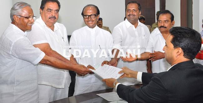 LS Elections 2014: Poojary, Congress MP candidate from DK files nomination